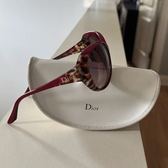 Brand new,authentic”Christian Dior”sunglasses.Amazing,color-dark red and leopard - Picture 5 of 16